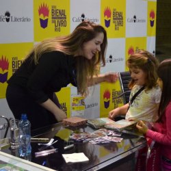 Lançamento do livro Garota Desdobrável na Bienal do Livro